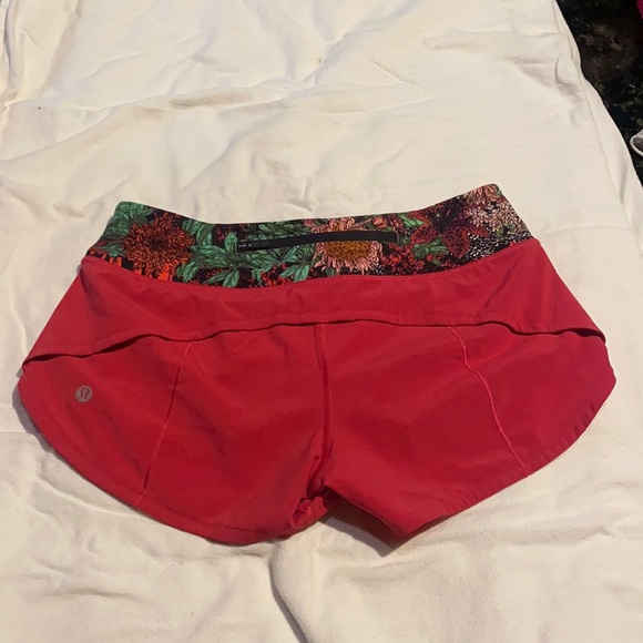 SOLD - Lululemon speed up shorts 2.5 inseam - Picture 2 of 3